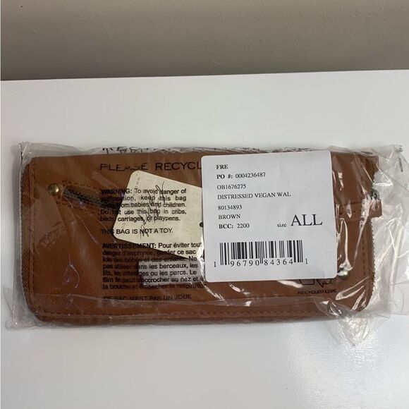 Free people distressed vegan wallet - Picture 2 of 6